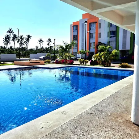 Departamento En Acapulco Diamante Con Alberca, Camastros Y Hermosos Jardines